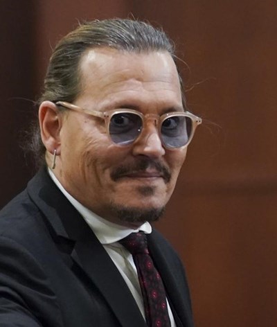 Johnny Depp vence processo de difamação contra a ex-mulher
