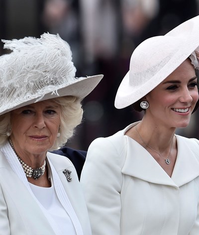 Camilla e Kate herdam a maior fatia da joias e vestidos de Isabel II