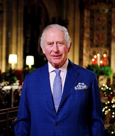 Carlos III estreia-se com mensagem natalícia a agradecer amor dos súbditos