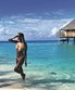 Isaurinha Jardim delicia-se com a beleza exótica de Bora Bora, no Pacífico Sul