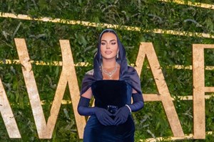 Georgina Rodríguez encanta de véu na Arábia Saudita