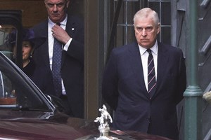 Príncipe André banido do palácio de Buckingham
