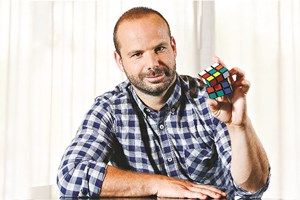 Ilusionista Mário Daniel desmaiou durante truque em aquário