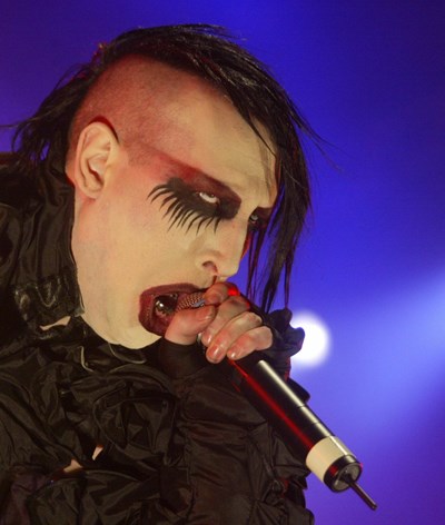 Cantor Marilyn Manson enfrenta acusação de abuso sexual de menores