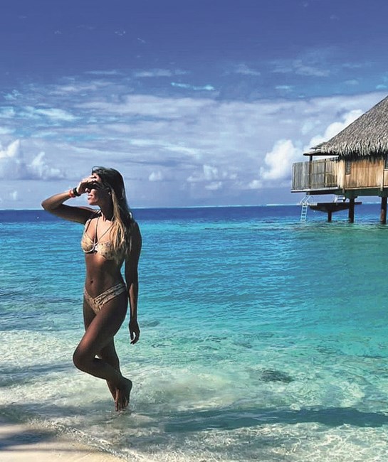 Isaurinha Jardim delicia-se com a beleza exótica de Bora Bora, no Pacífico Sul