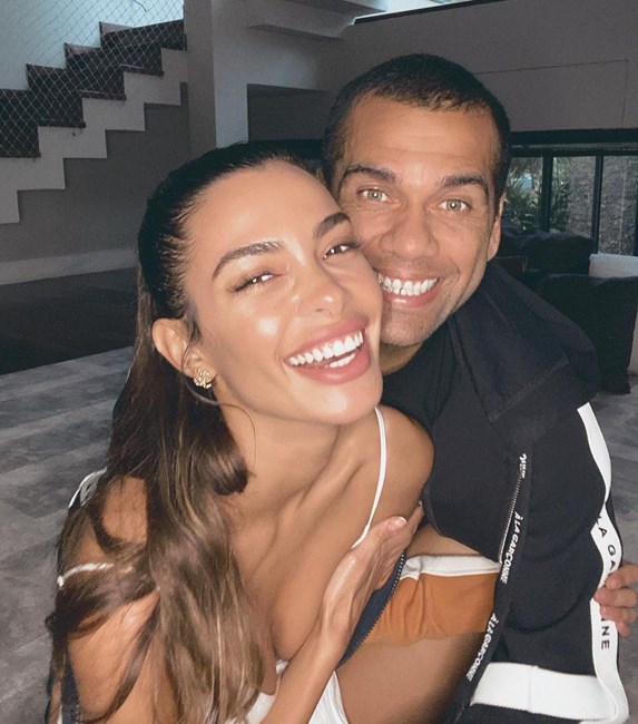 Dani Alves com Joana Sanz