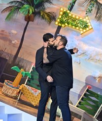 João Manzarra e Ljubomir Stanisic aos beijos na boca