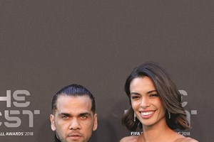 Dani Alves quer voltar para a mulher