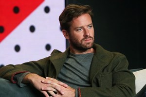 Armie Hammer quebra silêncio sobre acusações de abuso sexual e canibalismo