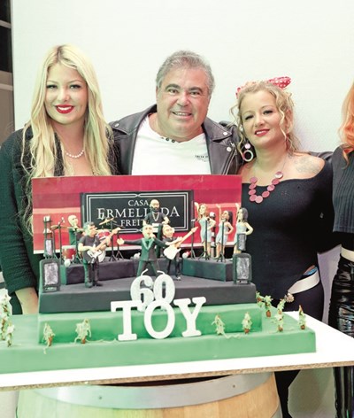 Toy surpreendido no dia em que faz 60 anos