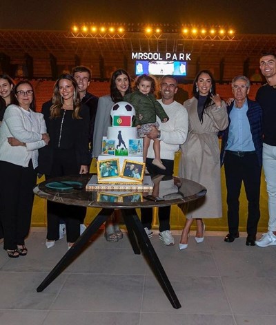 A festa privada do "amigo 30 milhões" de Ronaldo. Veja todas as fotos