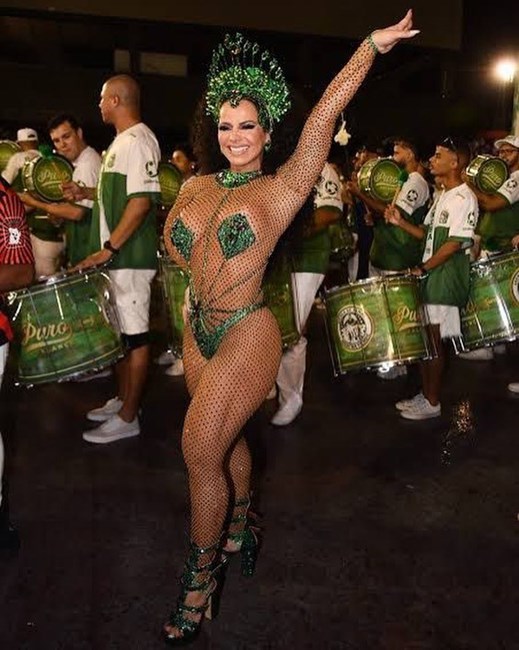 Viviane Araújo, Rainha de Bateria do Salgueiro, esteve na quadra do Salgueiro, no Rio de Janeiro