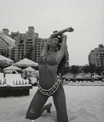 Mia Rose arrasa em biquíni no Dubai
