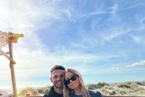 Craque da Luz assume romance com jornalista