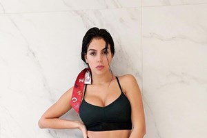 Georgina Rodríguez visita loja onde conheceu Ronaldo 
