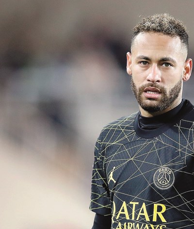 Neymar alicia gémeas para sexo