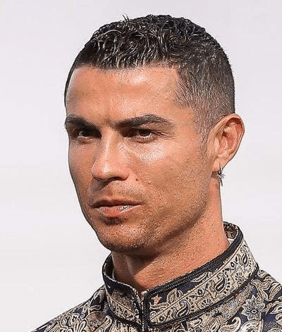 Ronaldo dá cartas como ator em videoclipe de música RAP