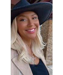 Kaya Jones revela ter sido pressionada para fazer aborto