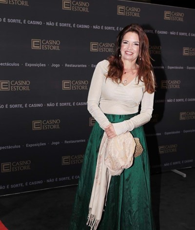 Bárbara Guimarães vive momentos de felicidade com piloto no Estoril
