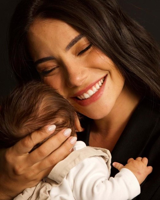 Carolina Carvalho com o filho Lucas