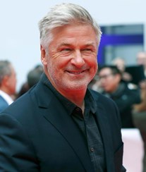 Alec Baldwin foi avô pela primeira vez