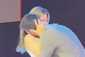 Pedido de casamento surpresa durante evento de Cristina Ferreira em Guimarães