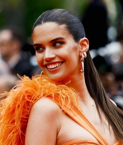 Solteira? Sara Sampaio apaga fotografias com namorado