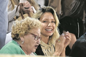 Luciana Abreu apoia o namorado ao lado da avó dele 