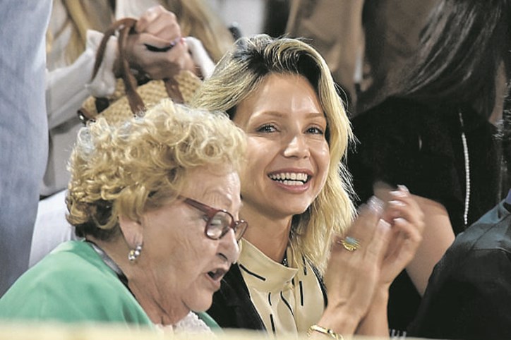 Luciana Abreu apoia o namorado ao lado da avó dele 