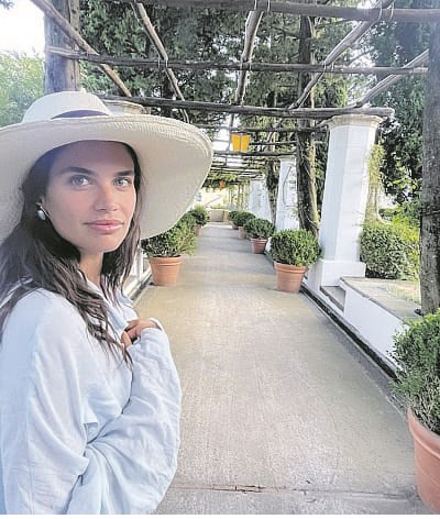 Sara Sampaio passa férias milionárias em Itália