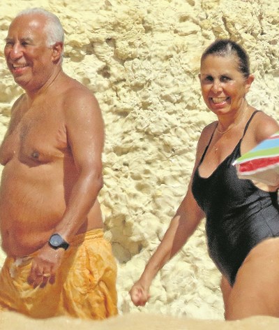António Costa faz praia com a mulher e ignora Marcelo