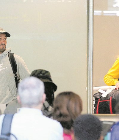 Pedro Teixeira e filha regressam a Portugal das férias nos Estados unidos