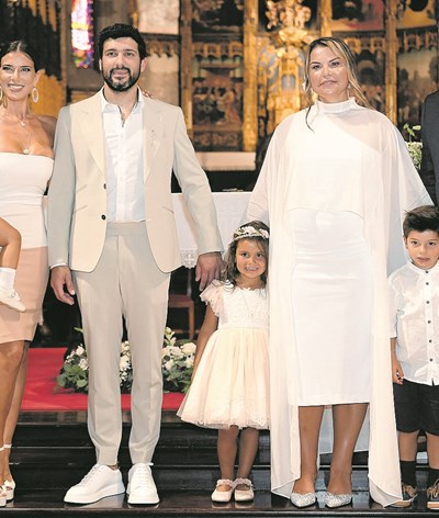 Família reunida no batizado e aniversário da sobrinha de CR7