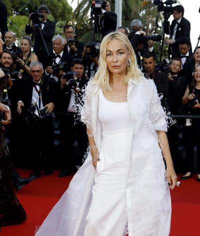 Atriz Emmanuelle Béart vítima de incesto aos 10 anos
