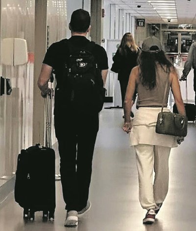 Chris Evans e Alba Batista apanhados em Portugal pelos fãs
