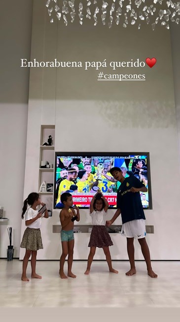 Cristiano Ronaldo, Georgina Rodríguez e os cinco filhos já estão a viver na nova mansão