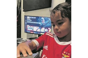 Neta de Snoop Dogg com camisola do Benfica