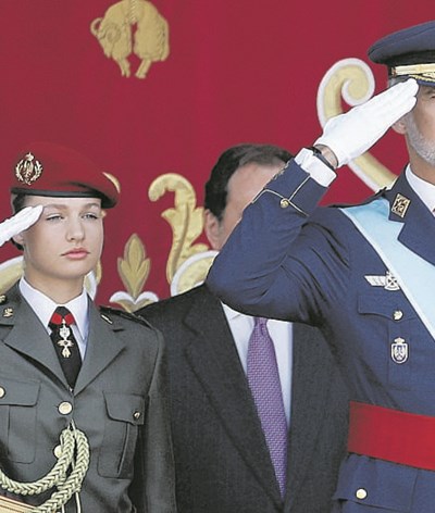 Princesa Leonor foi estrela no desfile do Dia de Espanha
