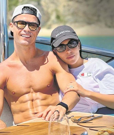 Ronaldo com Georgina e os filhos em Lisboa