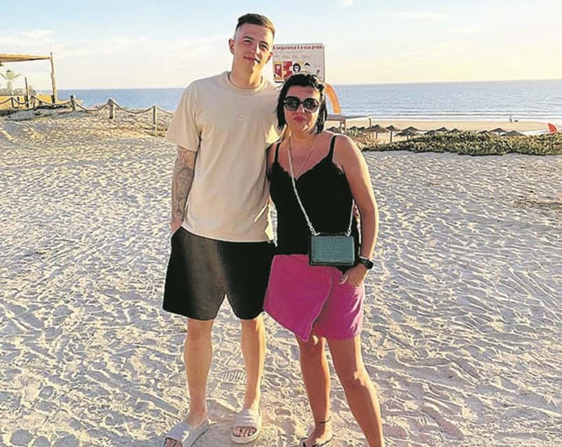 Jogadores do Benfica entre churrasco e praia