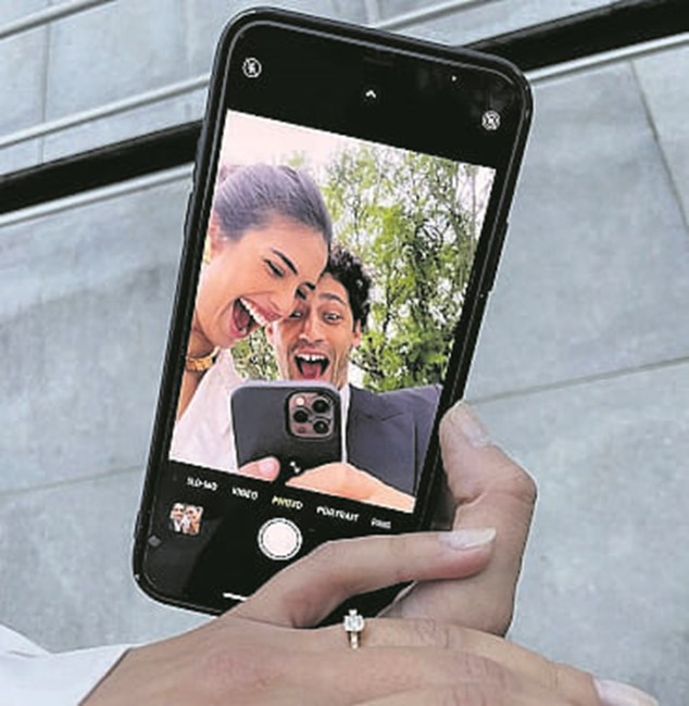 Isabela Valadeiro, Carlos Ferra