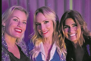 Fernanda Serrano mimada na festa dos 50 anos