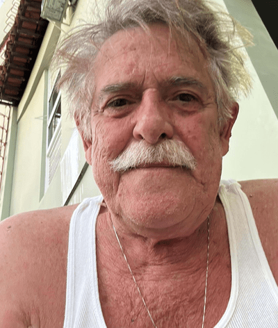 José de Abreu mostra foto com namorada, 52 anos mais nova