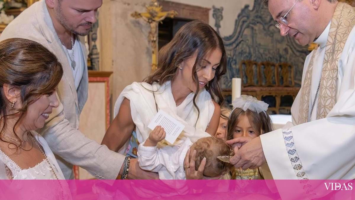 Os melhores momentos do batizado do filho de Mickael Carreira e Laura Figueiredo